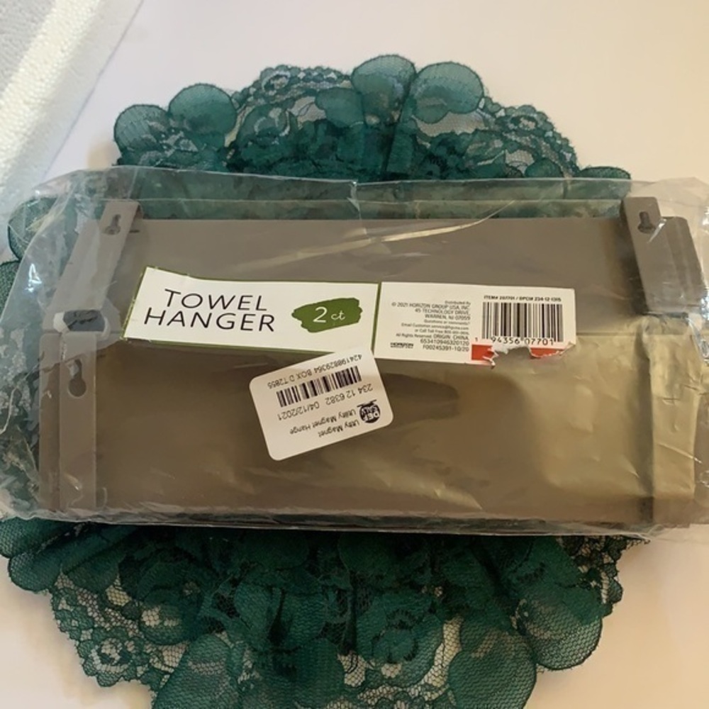 HORIZON GROUP, TOWEL HANGER